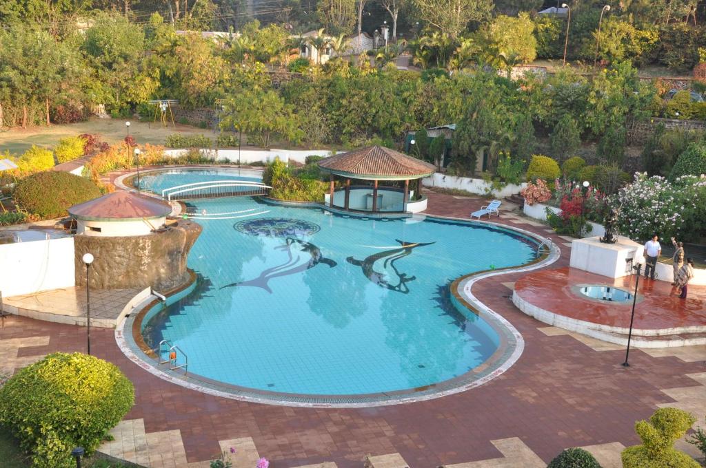 Blue Country Resort Panchgani Hotel Swimming Pool
