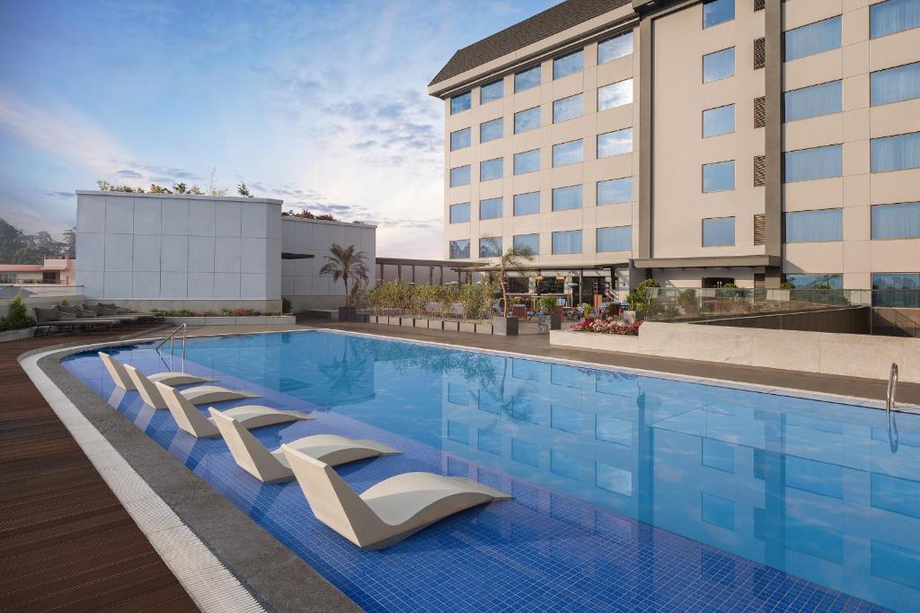 Courtyard by Marriott Shillong Hotel Swimming Pool