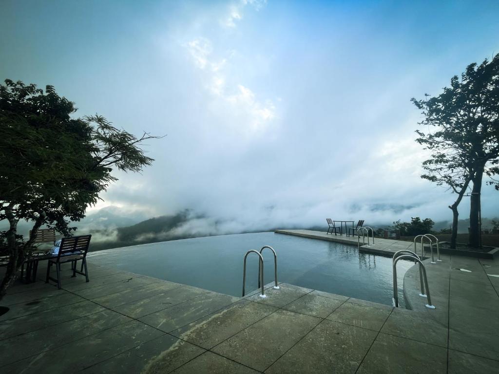 Haze and Kites Resort Munnar Hotel with Pool
