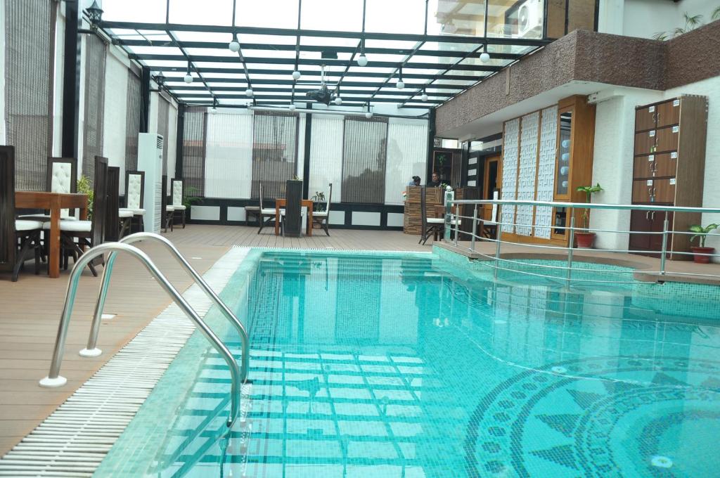 Hotel JSR Continental in Dehradun with Swimming Pool
