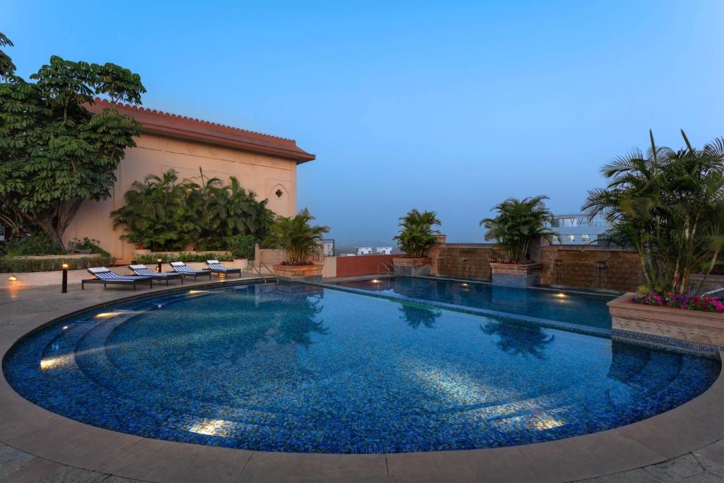 Hotel with Swimming Pool Sheraton Grand Pune Bund Garden