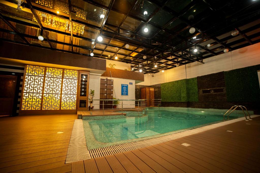 Hotel with Swimming Pool JSR Continental in Dehradun
