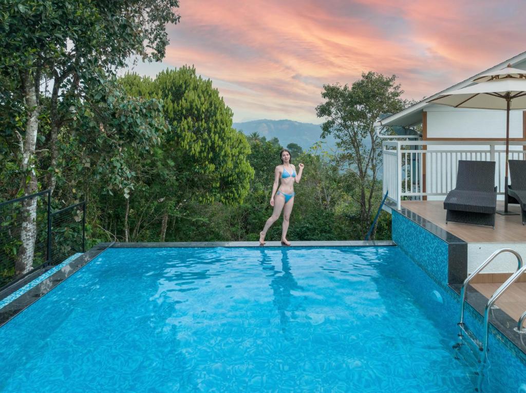 Munnar Resort Spa Hotel Pool Sprise