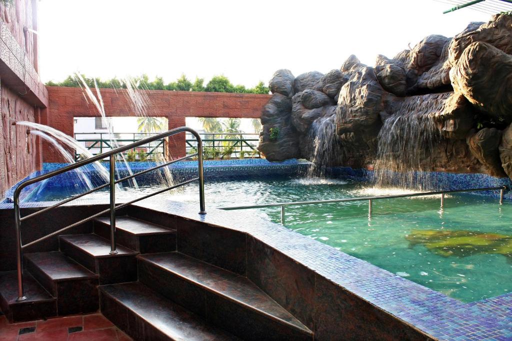 Parklane Hotel in Mysore with Swimming Pool