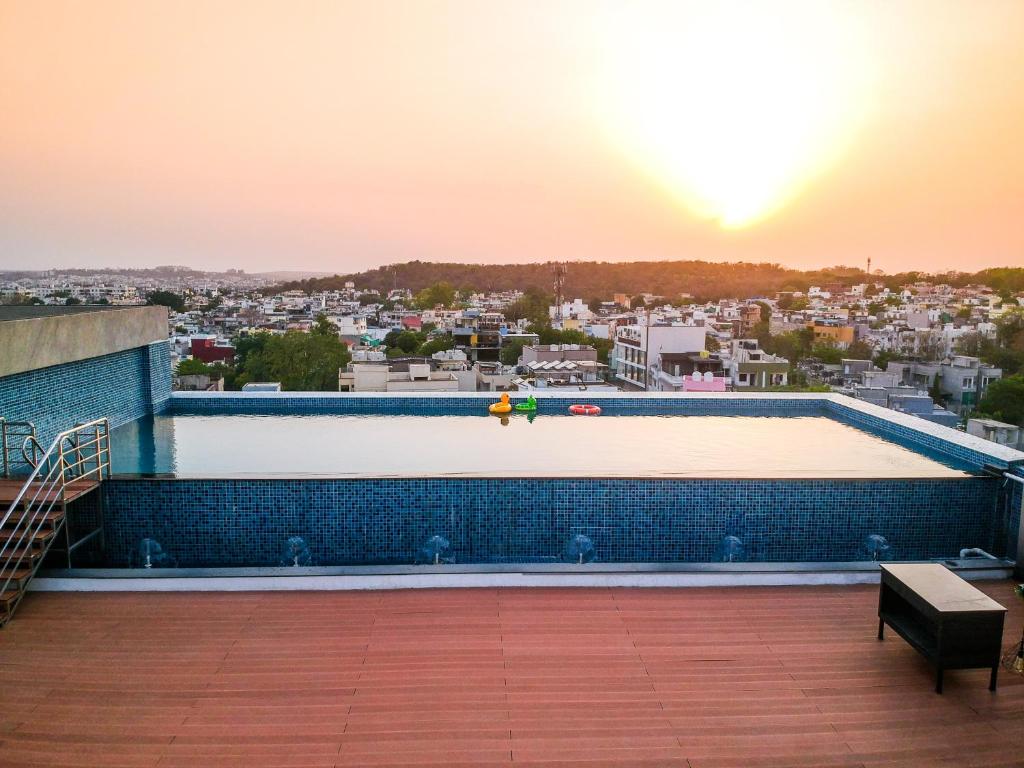 Radisson Bhopal Hotel with Swimming Pool
