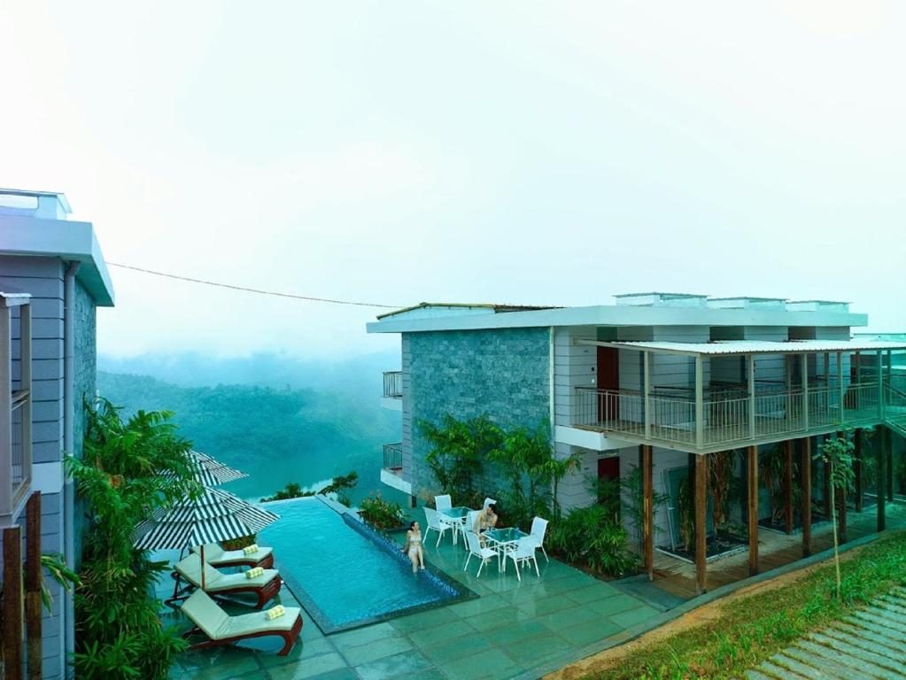 Ragamaya Resort & Spa Munnar Hotel Pool