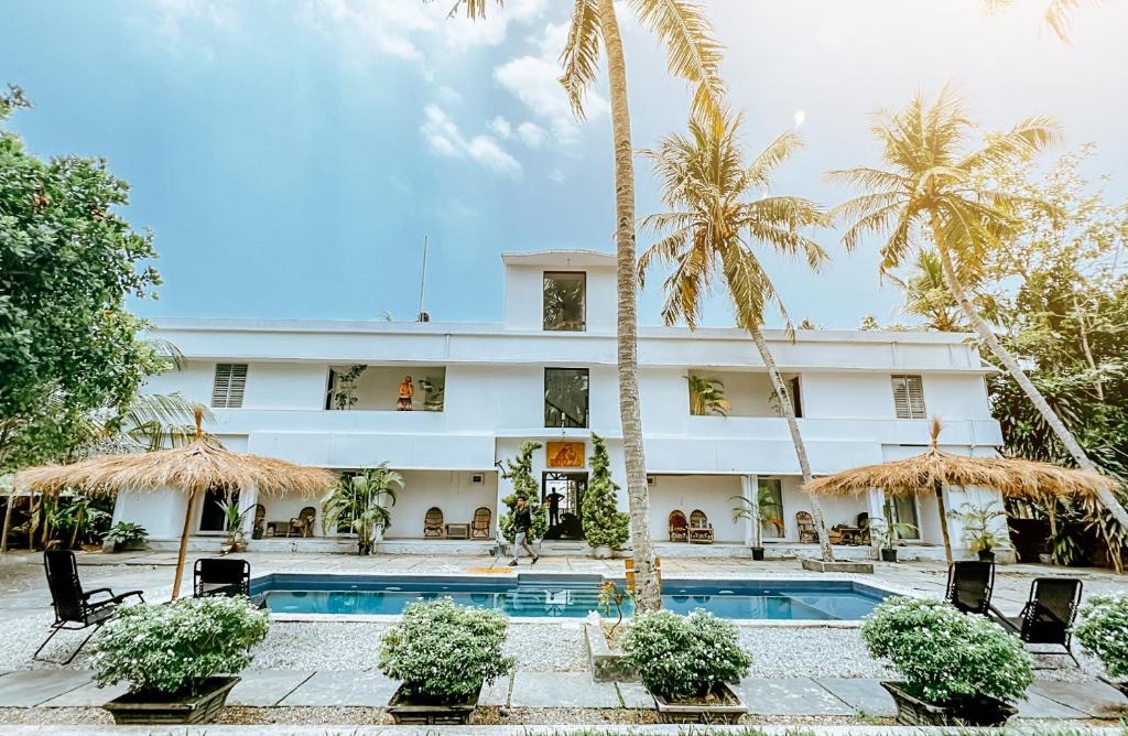 Satta Beach Residence Varkala Hotel with Pool