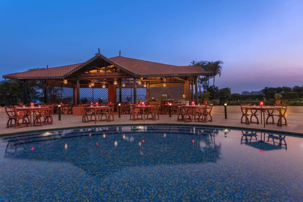 Sheraton Grand Pune Bund Garden Hotel with Swimming Pool
