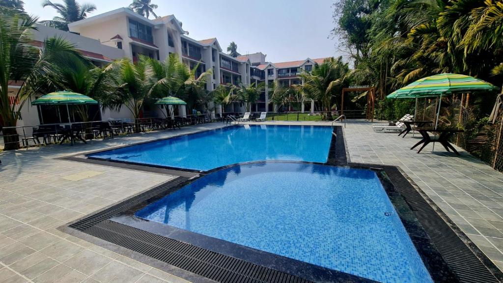 SUN N SEA Resort Hotel in Diveagar with Swimming Pool