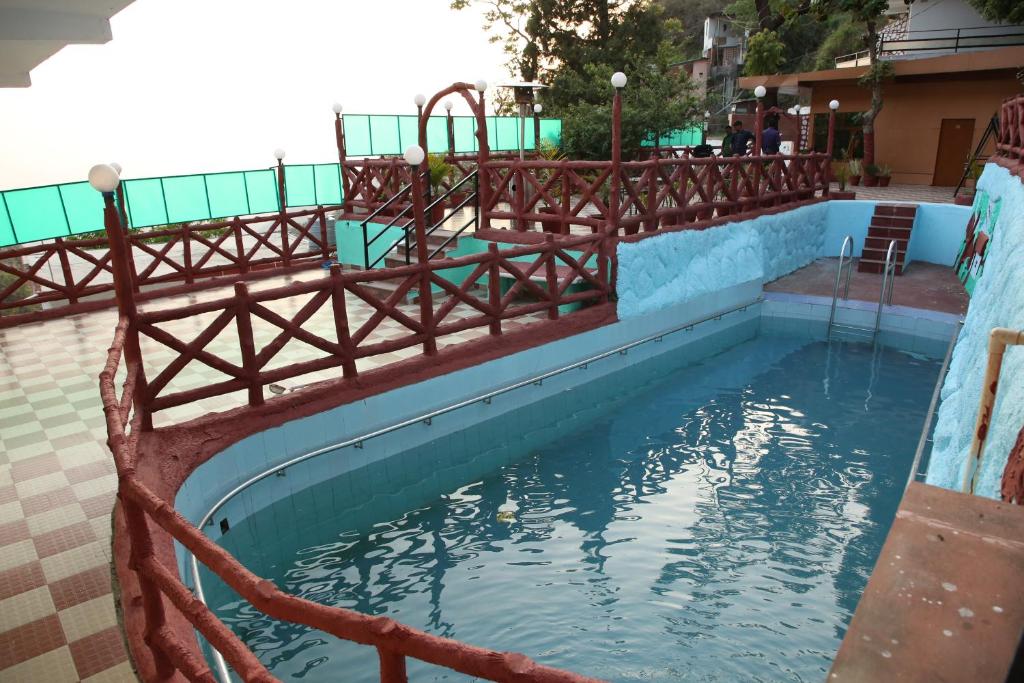 Swimming Pool Ceyone Hotels Mussoorie