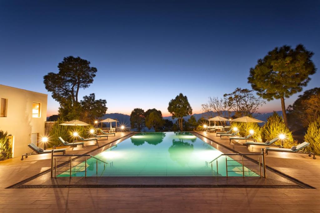 Swimming Pool Kasauli Suryavilas Luxury Resort & Spa