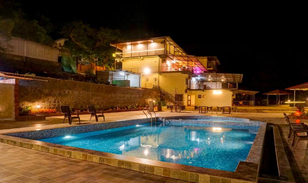Treebo Trend Glenvista Estate Panchgani Hotel Swimming Pool