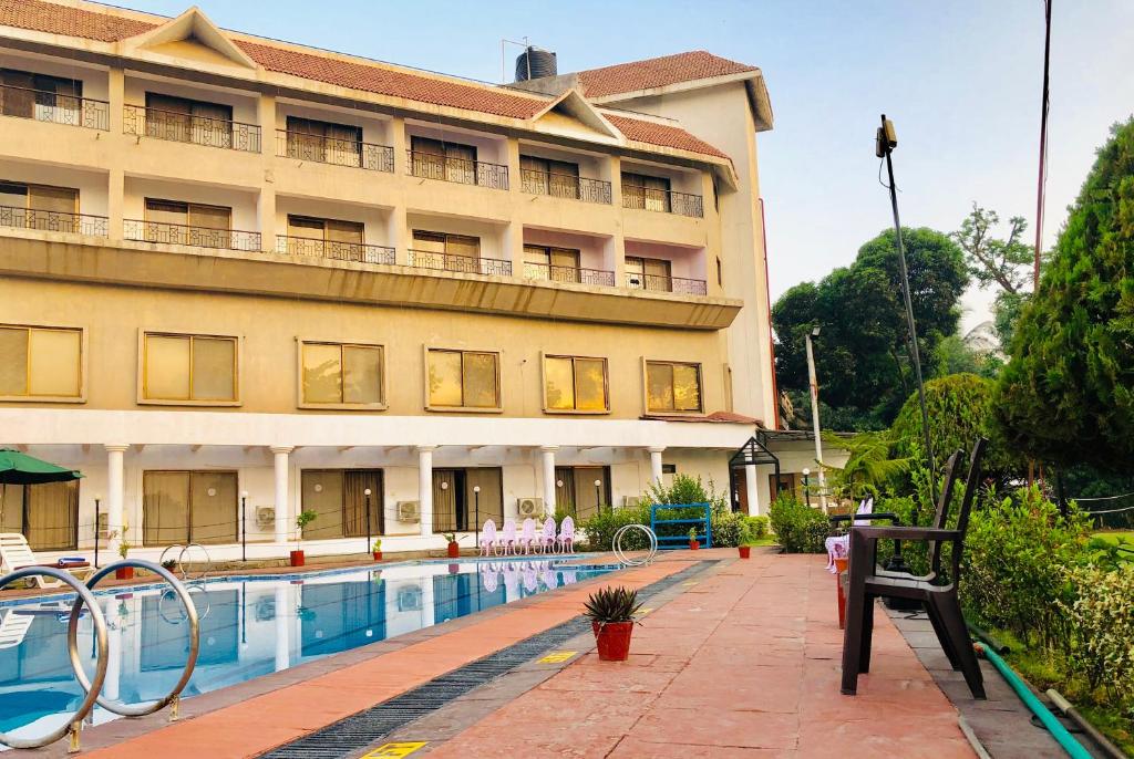 VITS Kamats Resort, Silvassa Hotel with Swimming Pool
